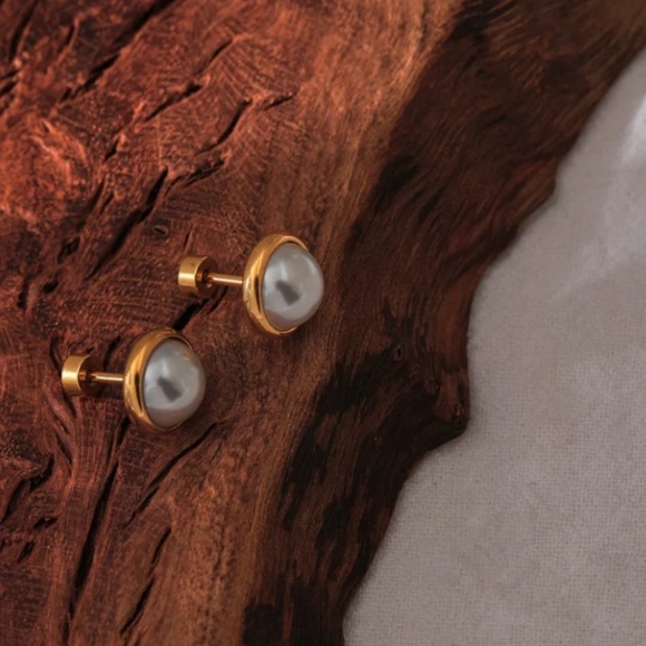 💛Gold plated Pearl screw-back stud earrings - Picture 5 of 6